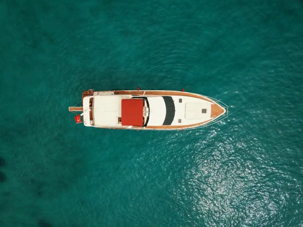 YACHT TAMARA